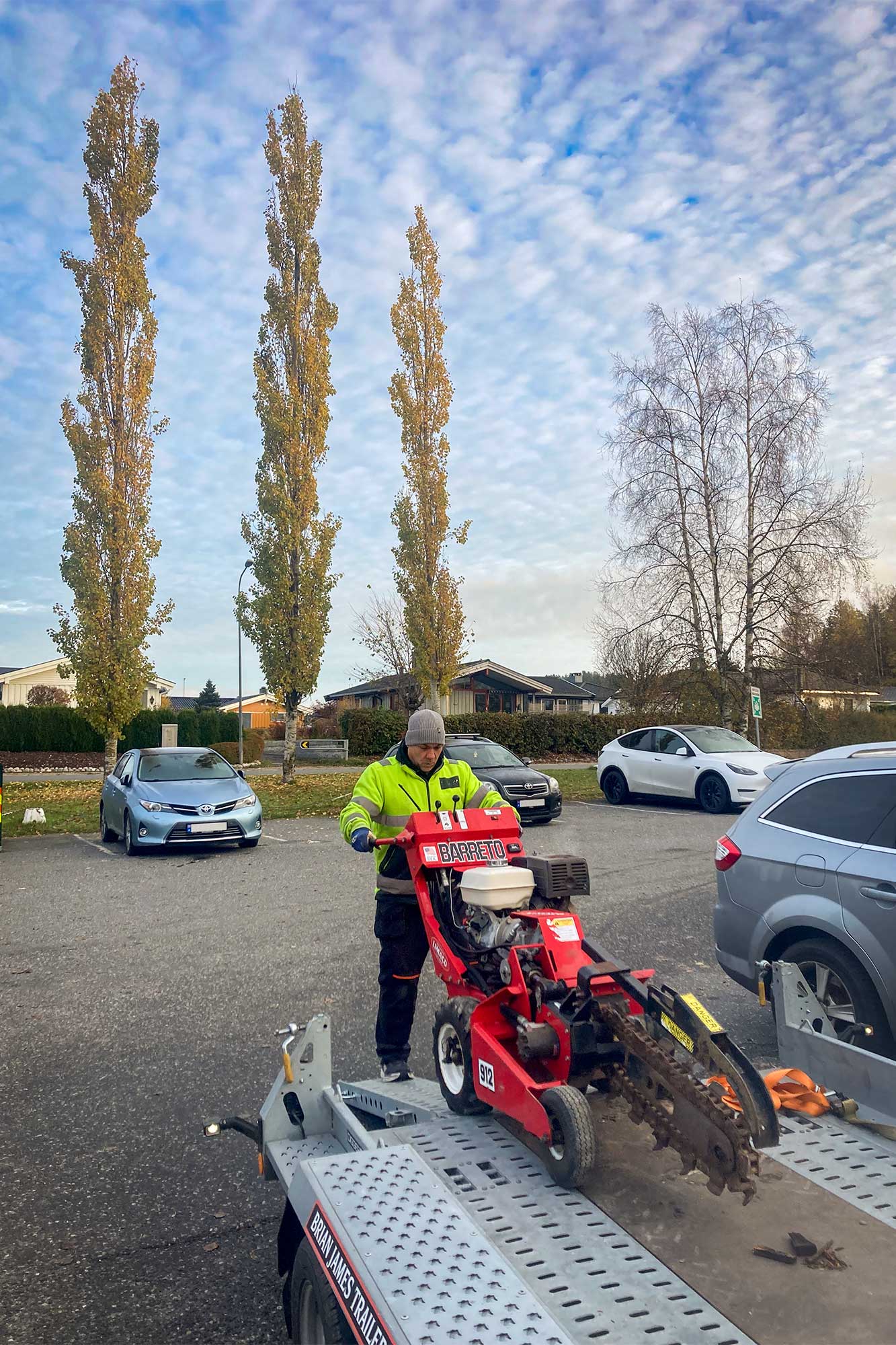 Tecnia AS - Tekniker i Baretto lift utfører arbeid på stolpe ved Museumsveien