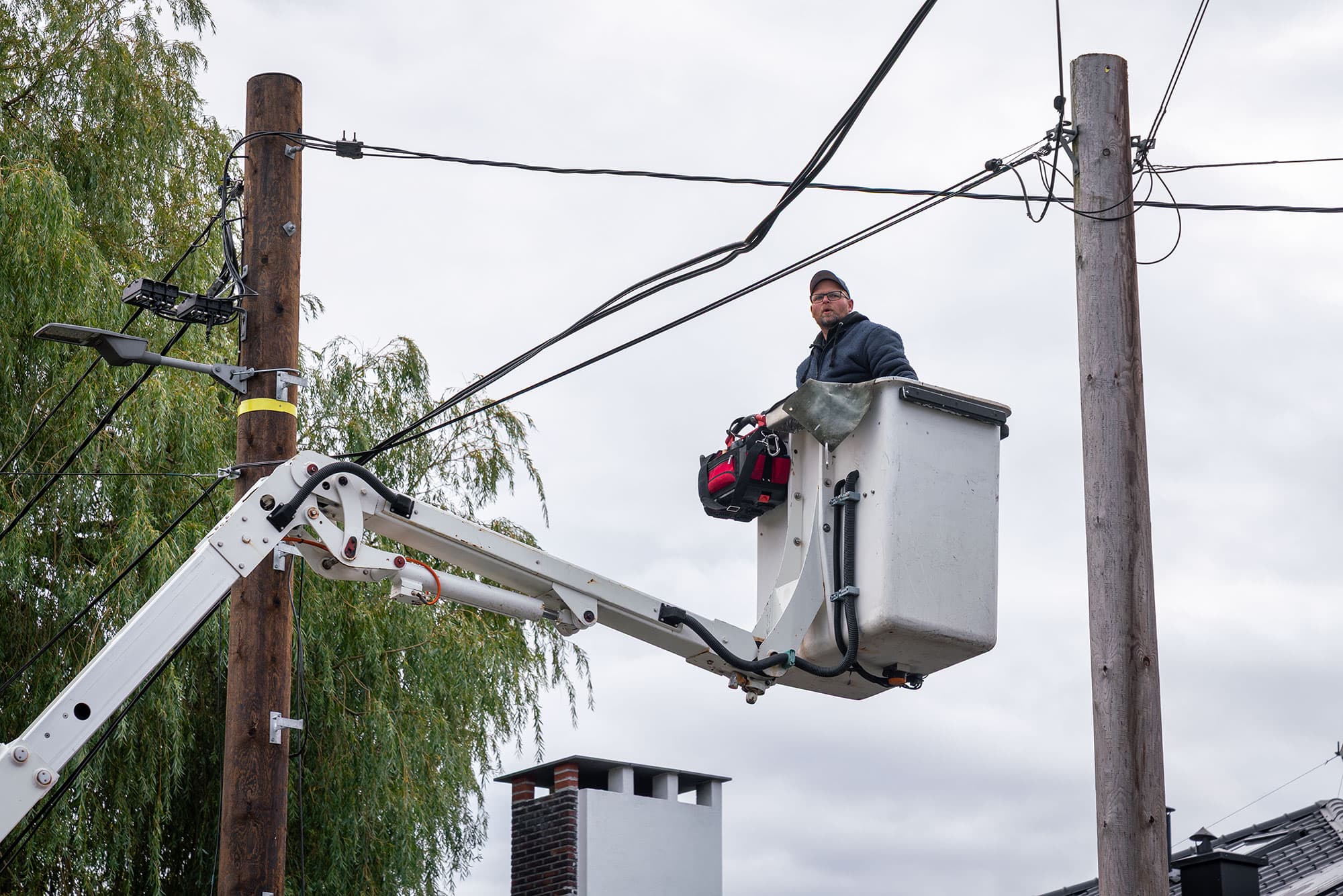Tecnia AS - Fiber- og telekommunikasjonsarbeid med lift på stolpe